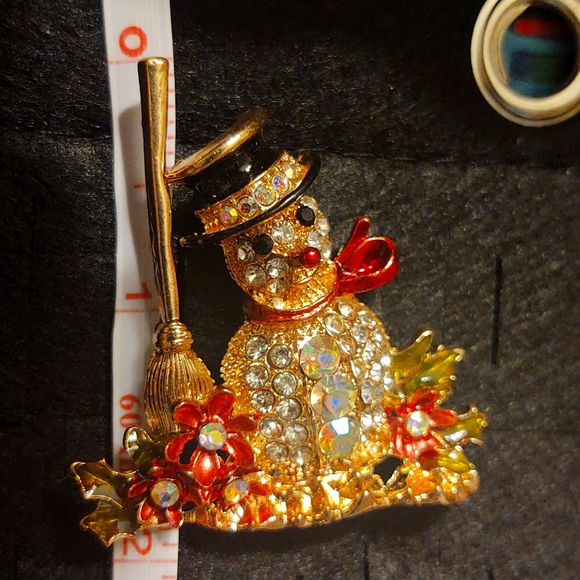 CHRISTMAS Snowman Brooch in Gold...Delightful!! - Picture 3 of 3